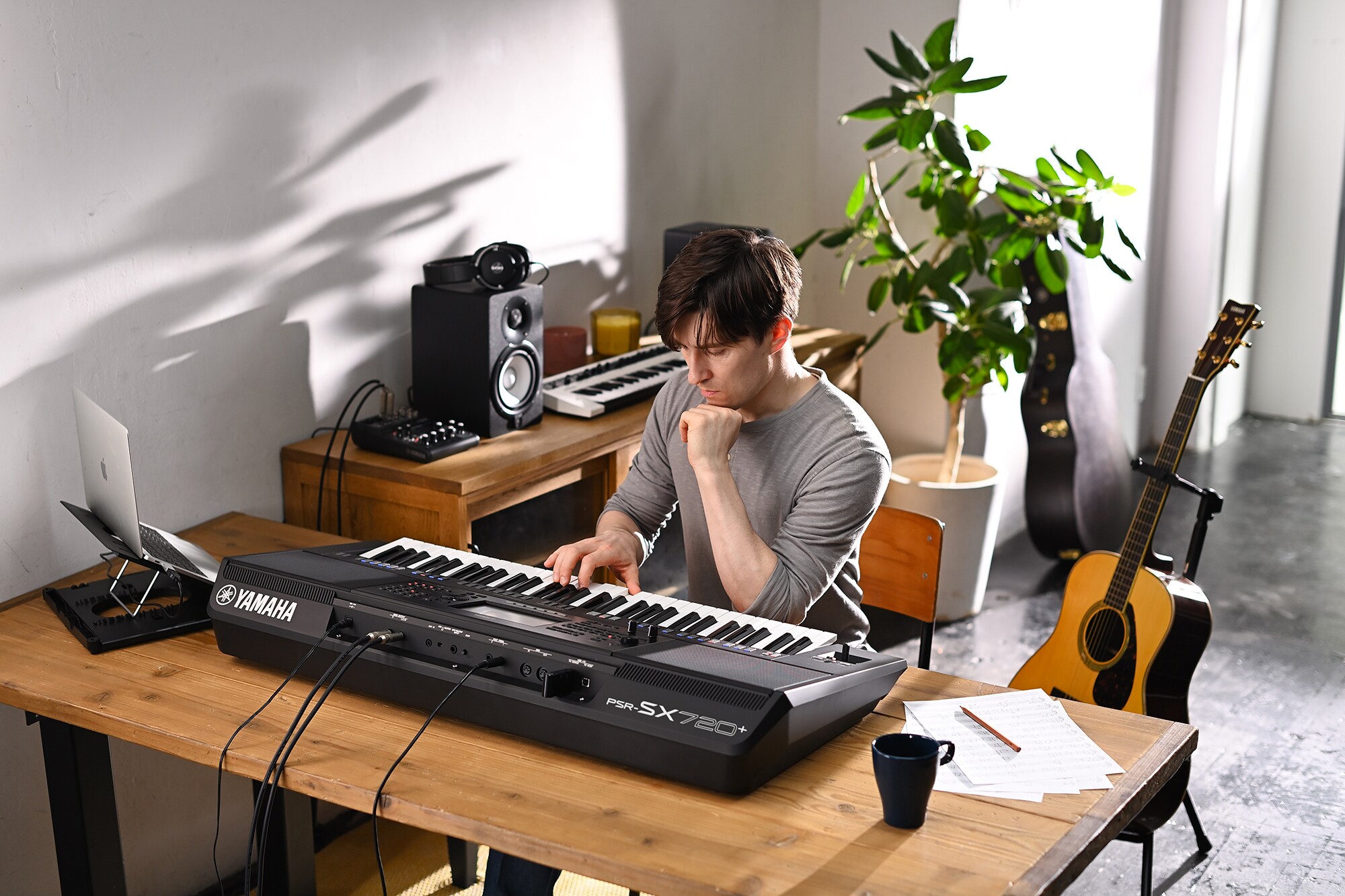 Photo of a person playing Yamaha Arranger Workstation PSR-SX720+