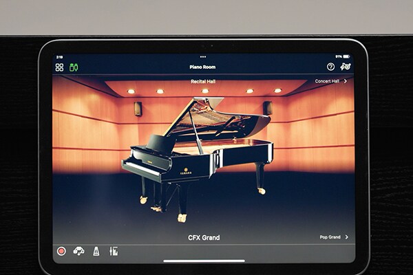 The Smart Pianist app shown on a tablet screen